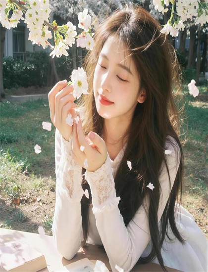 专业情色片评论：《夏夜》的技术创新与艺术成就 ——深入探索情色片的艺术世界